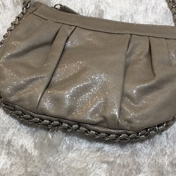 Express Metallic crossbody double silver chain. - Picture 4 of 8